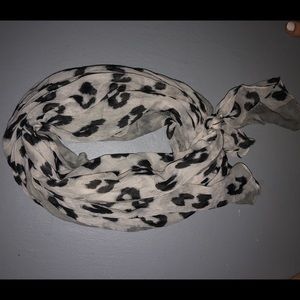 Cheetah print scarf‼️BOGO‼️